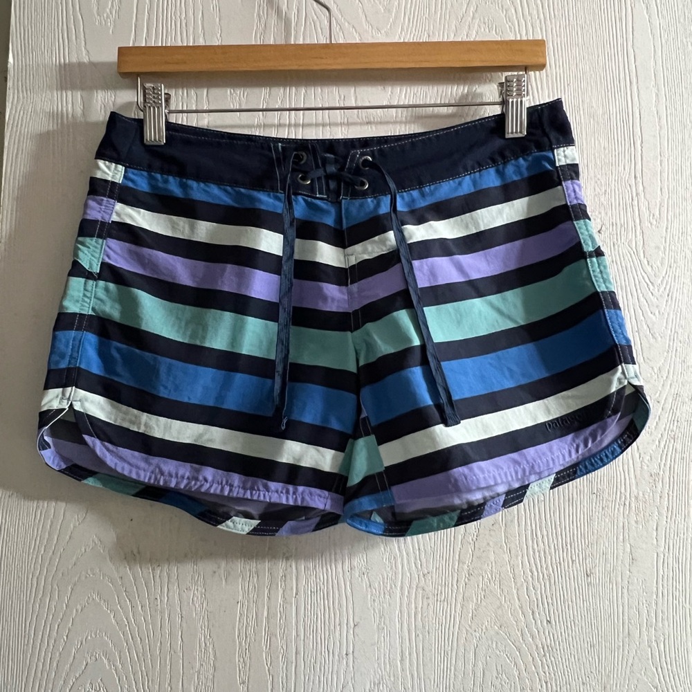 Patagonia Wavefarer Blue Striped 5”  Board Shorts women Size 2